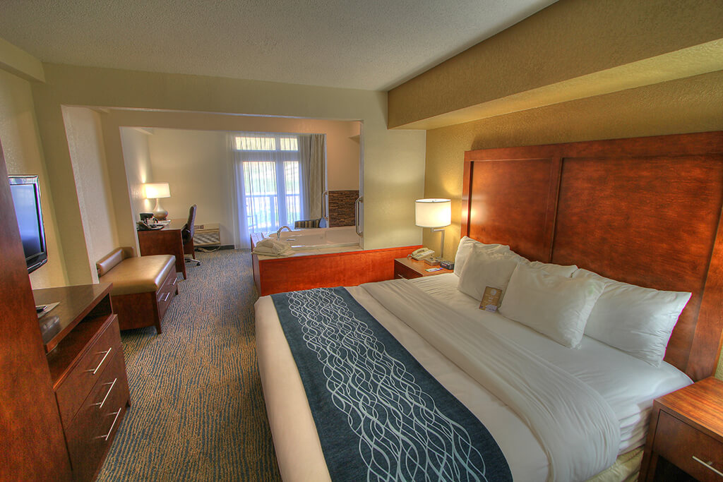 The Inn At Apple Valley Sevierville TN King Suite Room